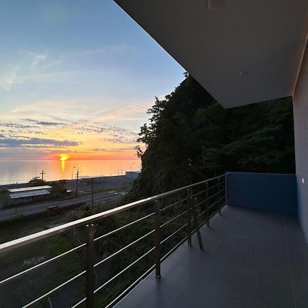 Guest House 99 巴统 外观 照片