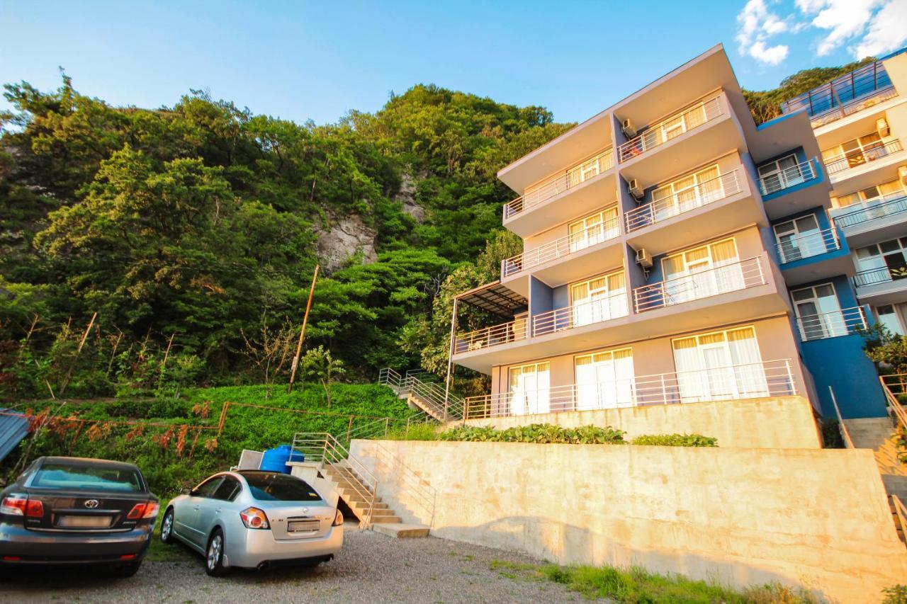 Guest House 99 巴统 外观 照片
