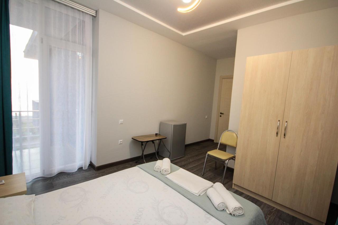 Guest House 99 巴统 外观 照片