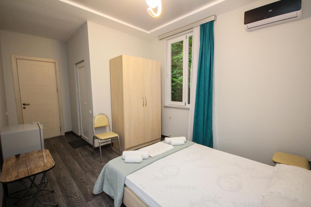 Guest House 99 巴统 外观 照片