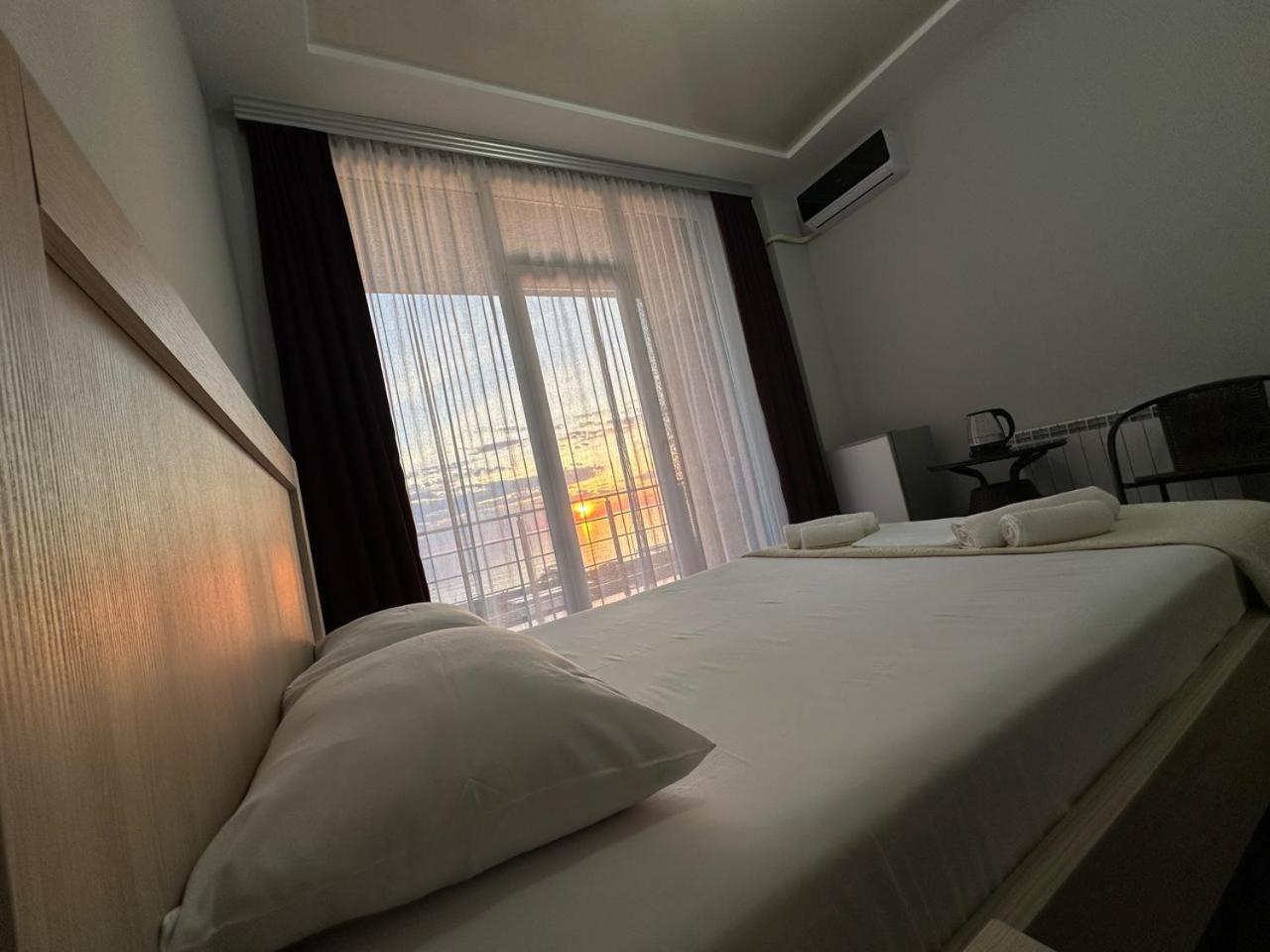 Guest House 99 巴统 外观 照片
